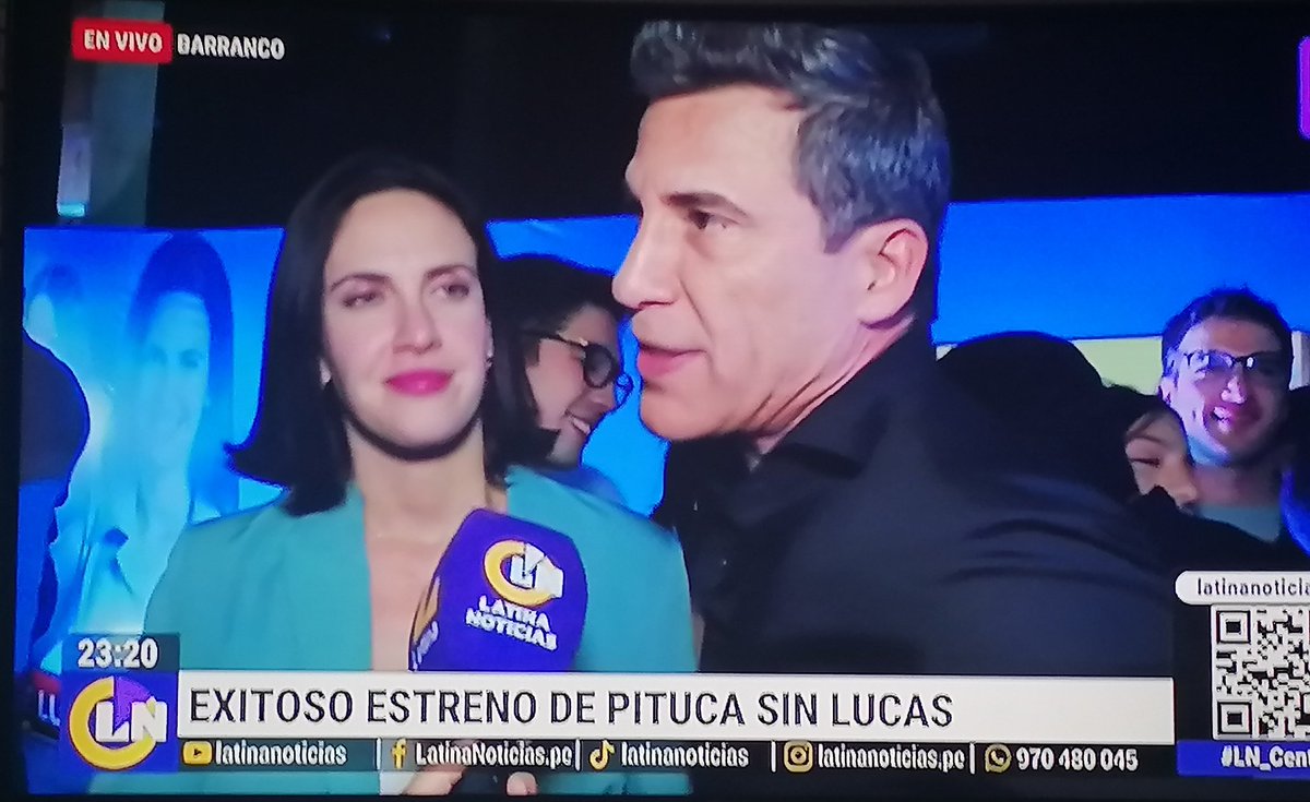 caroliine_30's tweet photo. Latina está haciendo que vuelva a ver programas peruanos. Me gustó el estreno de #PitucaSinLucas hace tiempo que no me reía tanto y el elenco tan diverso que tiene le da ese toque especial. Felicitaciones por este nuevo proyecto 👏 https://t.co/zs5Ak3sie9