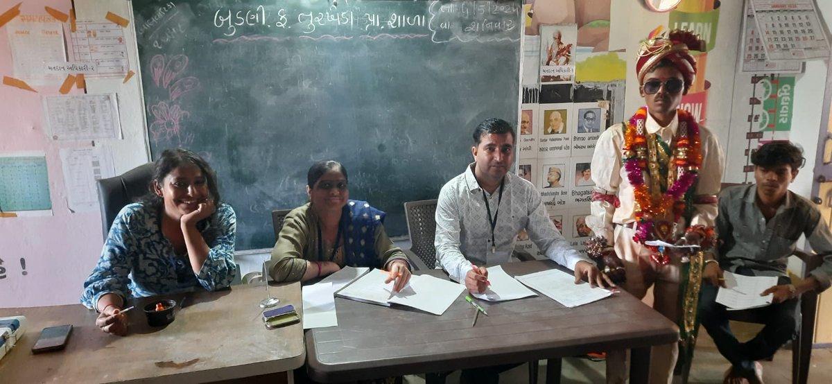 ૨૧- છોટાઉદેપુર સંસદીય મતવિસ્તારમાં સમાવિષ્ઠ ૧૩૮- જેતપુર વિઘાનસભા મતદાર વિભાગના 333- તુરખેડા-1 મતદાન મથક ખાતે મતદાન કરવા આવેલ મતદારોમાં અનેરો ઉત્સાહ જોવા મળ્યો. વરરાજાના મતથી મતદાનની શરૂઆત કરવામાં આવી.<a href="/ECISVEEP/">Election Commission of India</a> <a href="/CEOGujarat/">Chief Electoral Officer, Gujarat</a>