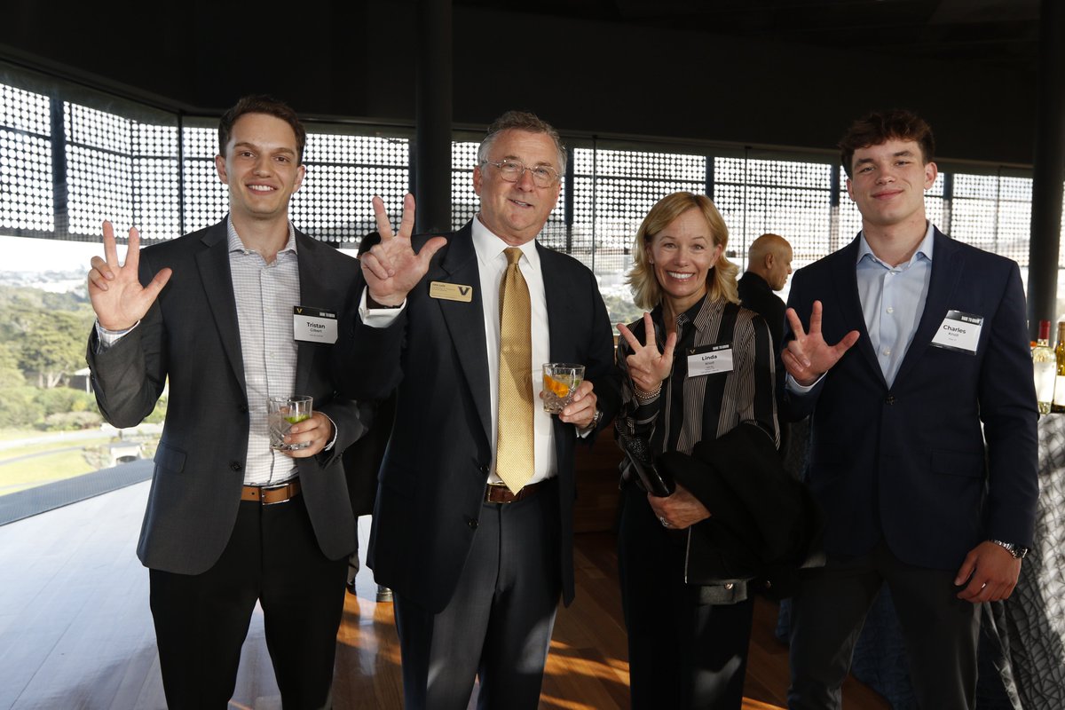 See more photos from a night spent celebrating the Vanderbilt community in San Francisco: vu.edu/dtgsffb ⚓️⬇️ #DareToGrow