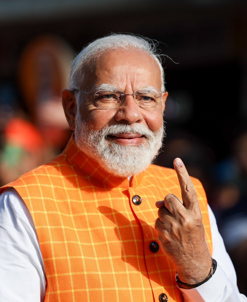 Our Hon PM Thiru @narendramodi avl, after casting his vote in Ahmedabad today! 

Exercise your democratic right with pride and responsibility for a Vibrant & Viksit Bharat!