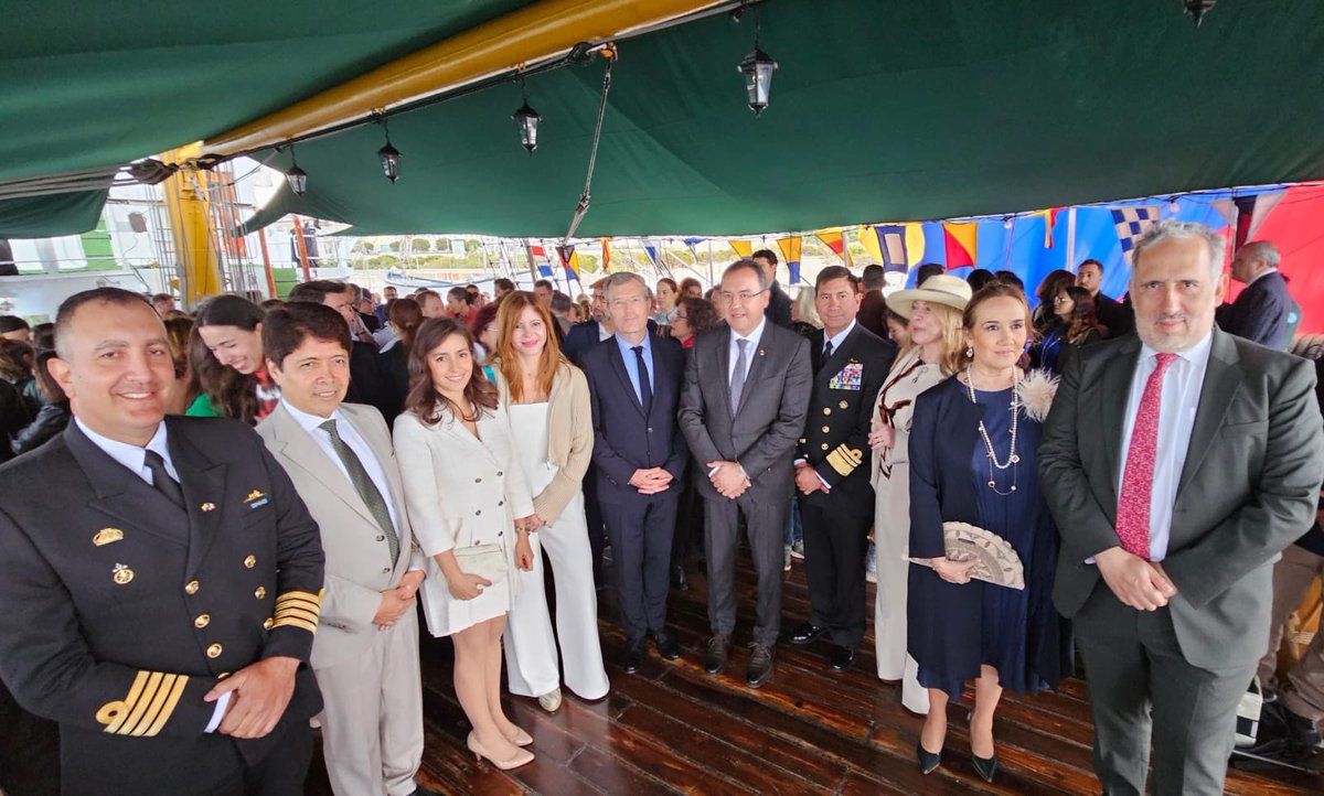 🇨🇴🇫🇷 A bordo del @BuqueGloria en Marsella, compartimos la muestra cultural colombiana con el Prefeito de Bouches-du-Rhône, Cuerpo diplomático y altos mandos de la Armada. ¡Colombia encanta y une en Francia! #ElBuqueGloriaEnFrancia #ElAzulQueNosUne
