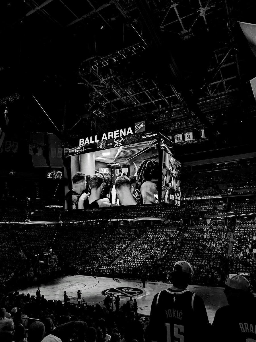 Tough loss. At least I took a photo I really liked. 

📷 Pixel Fold 

#TeamPixel #MileHighBasketball