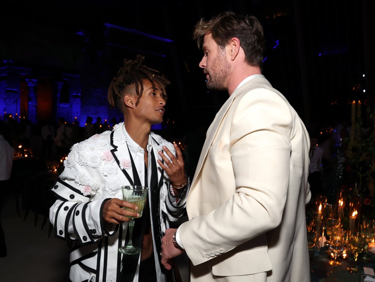 Chris Hemsworth Online tweet media