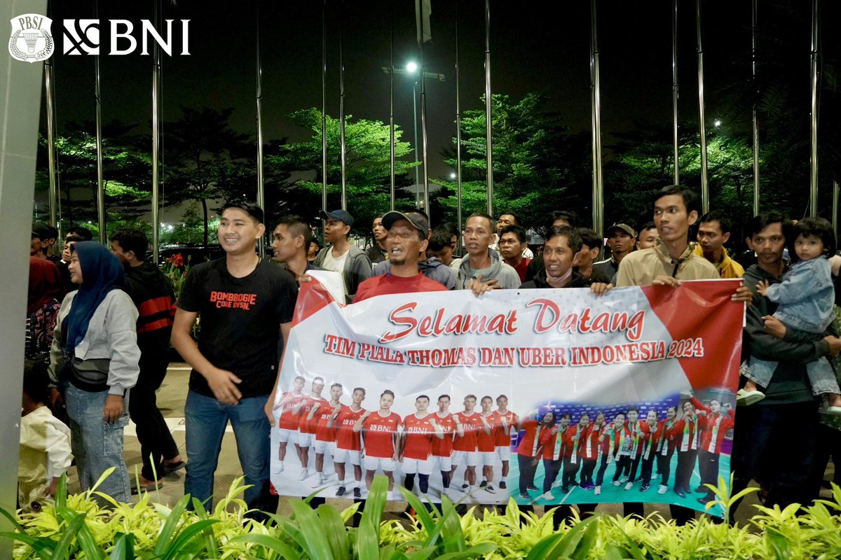 Tim Thomas dan Uber Cup Indonesia telah kembali ke Tanah Air pada Senin (06/05/2024) malam, setelah berlaga di Chengdu, China. Mereka disambut hangat oleh Sekjen Pengurus Pusat Persatuan Bulu Tangkis Seluruh Indonesia Fadil Imran, Menteri Pemuda dan Olahraga Dito Ariotedjo dan…