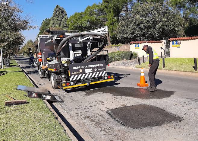 Your commute just got better. 
Joburg is investing in road repairs & maintenance with our newly recommissioned Asphalt Plant. #JoburgSOCA2024 #JoburgServices #JoburgRoadSafety #JoburgCares^SK