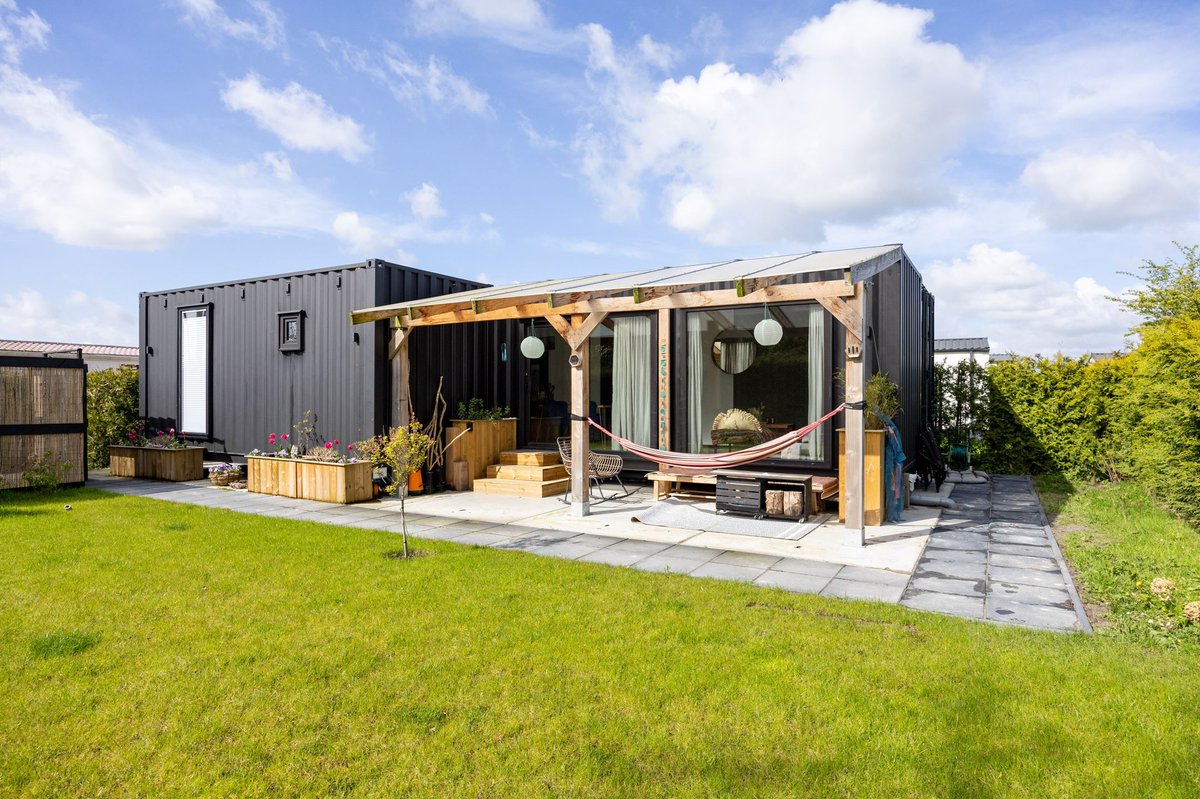 Een uniek #gasloos object bezitten of bouwen? Van #scheepscontainers met alle luxe van een modern huis? Die droom realiseerde ik en staat nu te koop. #containerhuis #tinyliving funda.nl/recreatie/mena…