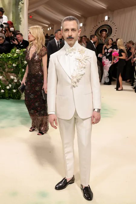 It’s the #MetGala2024 and Distinguished Professor of Design History Peter McNeil FAHA @UTS joins us to share his top 3 looks. His final kudos is to the ‘eldest boy’ himself, actor Jeremy Strong in custom Loro Piana. ‘Jeremy Strong, who played one of the nastier characters in