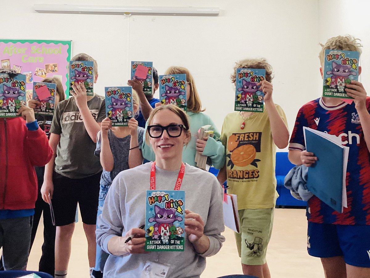 What a start to the week! @SophyHenn shared her fabulous new book with us and Years 3-5 had a brilliant workshop with her, learning all her top secrets for writing and creating riotously funny graphic novels. Such an inspiration! 📚 #afirmfoundation #readingforpleasure