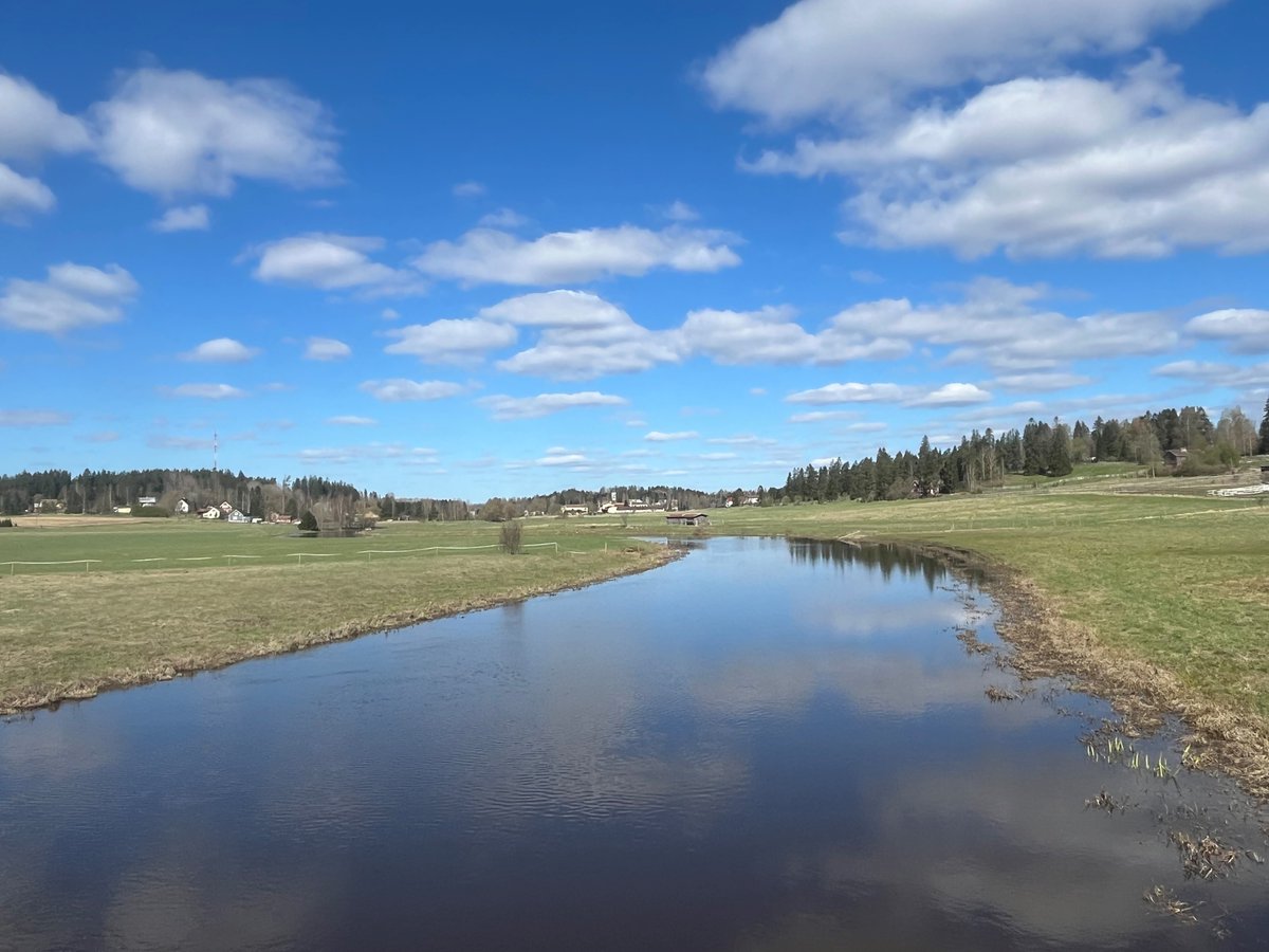 Kunnanjohtajan kävelyllä nautittiin upeista maisemista sekä kunnan työntekijöiden valmistamista herkullisista sämpylöistä. Keväisessä luonnossa kelpaa liikkua ja ihastella kaunista luontoa.
Tapahtuma oli osa Ypäjän kunnan hyvinvointiviikkoa.

#Ypäjä #täyttälaukkaa #viestintä