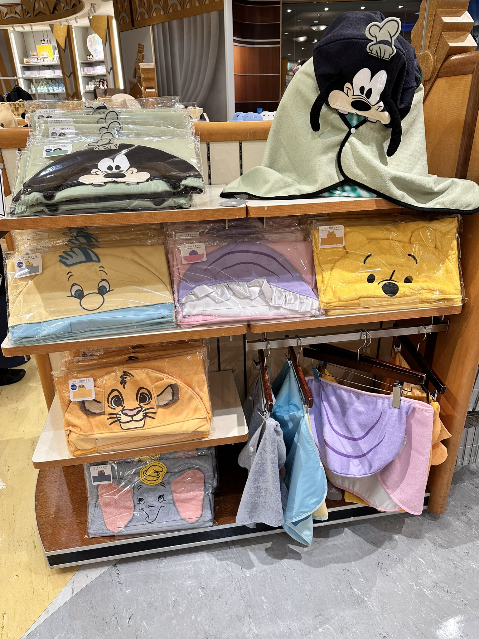 ヤングオイスター　フード付きタオル Disney - 【新品】ヤングオイスター フード付きタオルの通販 by