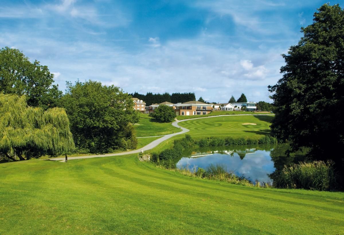 The Stoke by Nayland Hotel is one of the best golf resorts in East Anglia. Two great golf courses, a lovely hotel and easy access from all over the South-east of England.

Click for more: hashtaggolftravel.com/accommodation/… 

#stokebynayland #bestofbritish #golftravel