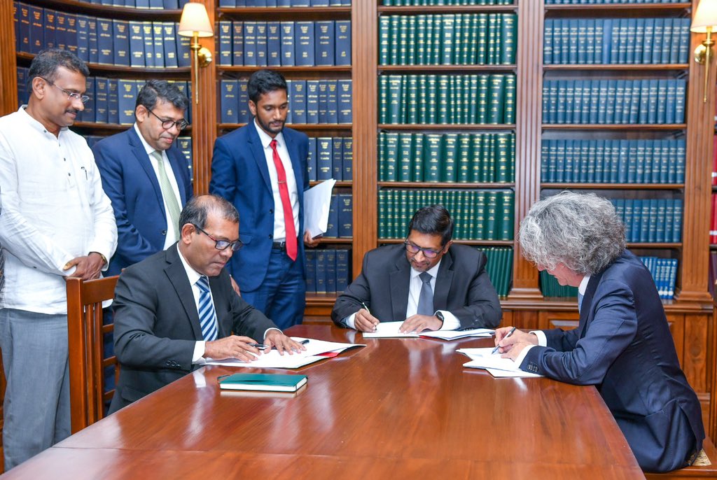 Sec-Gen @MohamedNasheed, Hon. Ruwan Wijewardene @RWijewardene on behalf of Sri Lanka, and Carlos Gomes of Nativa Capital sign agreement for ~120m investment in 🇱🇰 farming sector & forest protection. This is the 1st investment under Sri Lanka’s Climate Prosperity Plan.