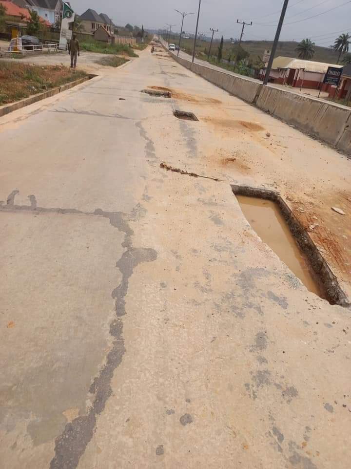 @benmurraybruce The project that just started is already magnificent 🫵🏽 you BEN you got problem and this your vuvuzela for APC tinubu cos of your business in Lagos won’t pay you Meanwhile this is Ebonyi people complaining about the magnificent road Umahi did in Ebonyi