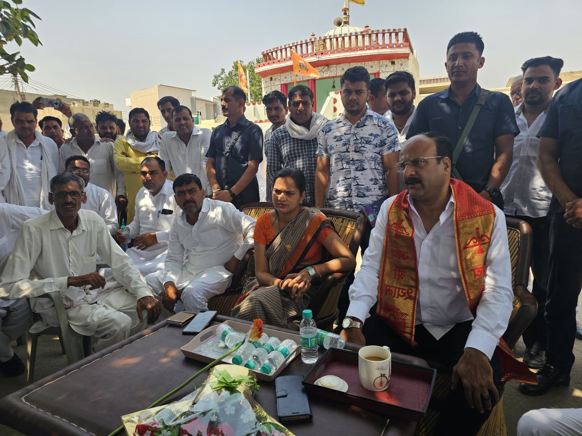Ranbeerbeniwal's tweet photo. संवाद से #संपर्क, संपर्क से साथ चलने का #संकल्प ! गांव बेहरवाला खुर्द में अपनों के बीच #फिरएकबारमोदीसरकार के संकल्प के साथ कप्तान साहब @CaptJasvinder

सबने साथ देने का निर्णय लिया एक साथ! निश्चय ही #AbkiBaar400Paar 

#PhirEKBarModiSarkar 🪷

#AbkiBaar400Paar #ModiforSirsa https://t.co/spynR92x5F