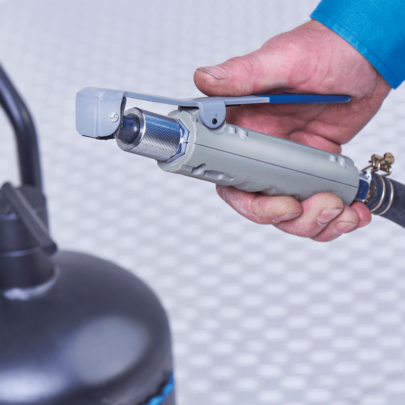 DatonaNL's tweet photo. DAGDEAL: Mobiele straalketel 80 liter + aluminiumsilicaat van € 345 voor € 199! ✨

Verwijder eenvoudig het meest hardnekkige vuil, verf of roest met deze mobiele straalketel. De straalketel wordt geleverd met maar liefst 25 kg aluminiumsilicaat. 🤩

#deals #straalketel #datona https://t.co/yyodNYs6s2
