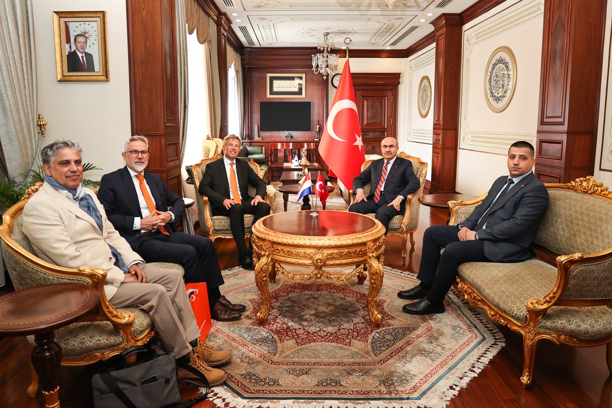 Hollanda Ankara Büyükelçisi Joep Wijnands ile iki ülke arasındaki ilişkileri değerlendirdik. 🇹🇷🤝🇳🇱 Büyükelçi Joep Wijnands ve beraberindeki heyete nazik ziyaretleri için teşekkür ediyorum.