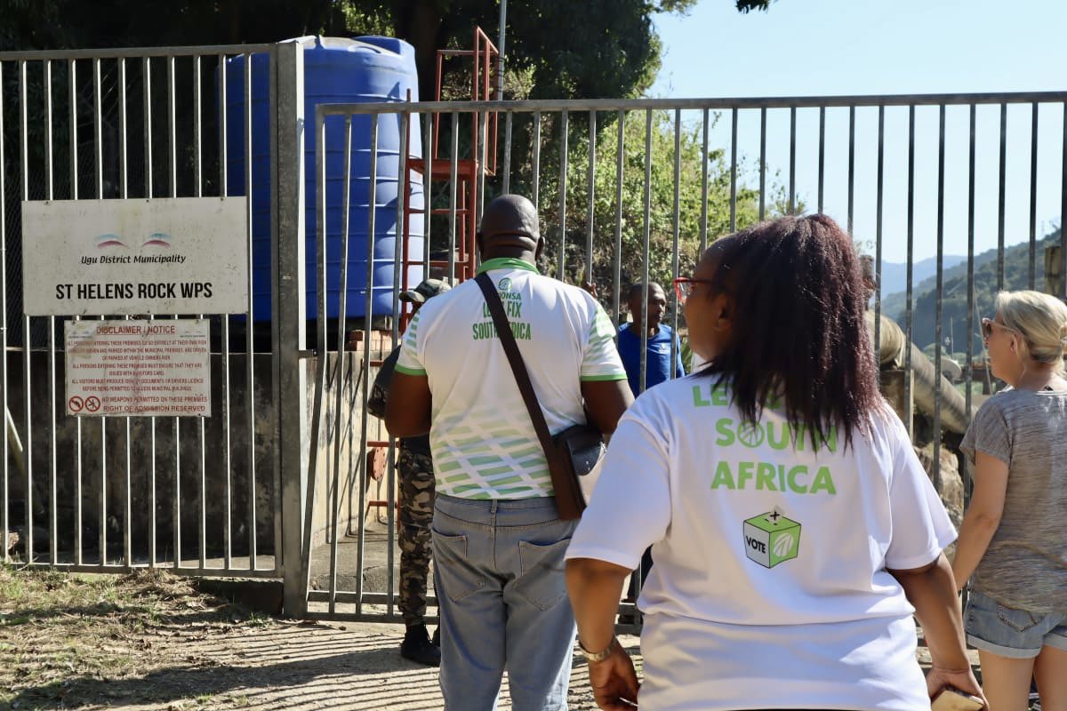 ActionSA Premier Candidate Zwakele Mnwango together with legal team, are conducting water reservoir inspection in ST Helens Rock WPS Ugu District Municipality. 💚🇿🇦 #ZwakeleMncwango4Premier #LetsFixOurProvince #OnlyActionWillFixSA #YourKZNOwnIt #RoadToNPE2024