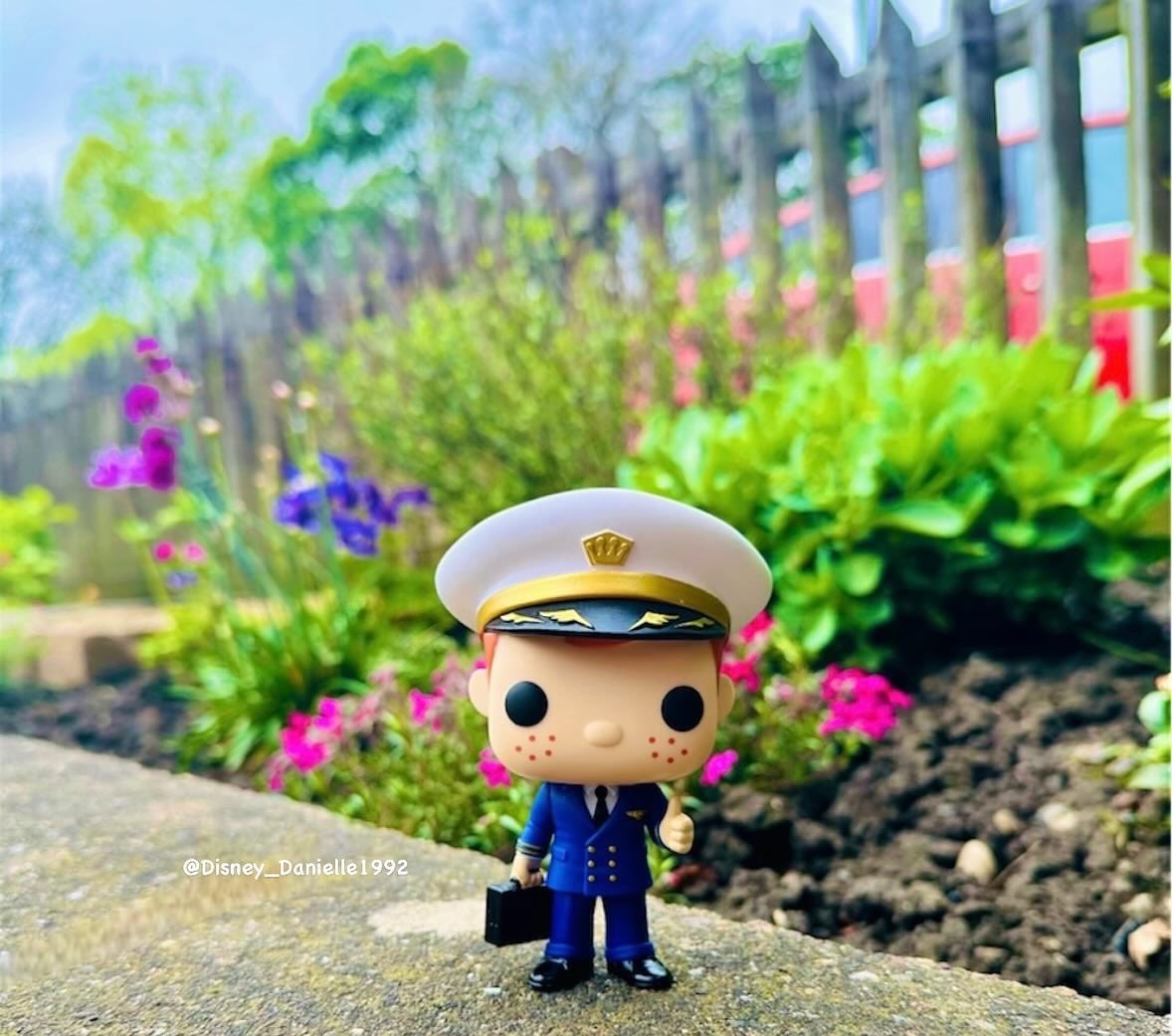 Just caught Freddy on his way to work this morning. ✈️👍🏻💼

Such a smart little handsome chap in his uniform! Absolutely LOVE this POP. 
🥺😍

#FunkoPOPVinyl #MyFunkoStory #FunkoUnboxed #Funko #FreddyFunko

@OriginalFunko @FunkoEurope