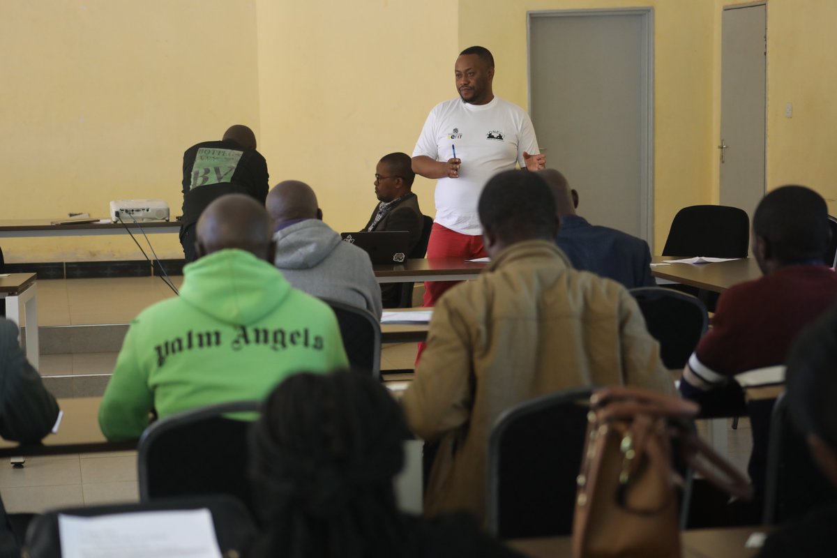 yoneco3's tweet image. Wilson Mkadawire, the Programme Coordinator for YONECO,  presenting the progress made in Chitipa towards the implementation of the #BEFIT programme during the Second Quarter Stakeholders Review Meeting at Chitipa District Council Chamber.
 #tabletlearning | #befitprogramme