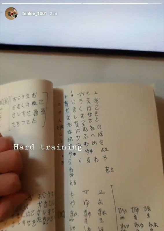 star kalo ngerasa hidup kalian sulit, inget ada ten lee yg belajar bhs jepang pake buku bhs korea padahal doi org thailand yg fasih bhs inggris dan ngobrol sehari2 sm membernya pke bhs mandarin yg kadang klo ngomel pke bhs cantonese