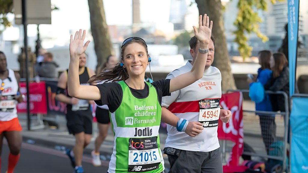 🏃🏻‍♀️‍➡️ One of our Sociology degree students went the extra mile and ran the UK’s second-largest annual road race to raise money for the charity @barnardos Full story 👉 bit.ly/4b3eYxu