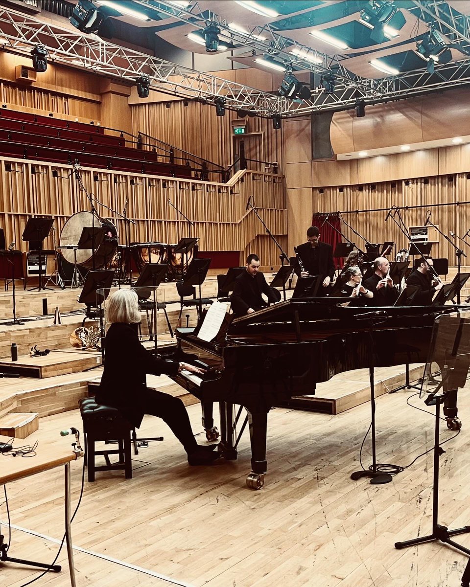 Bore da! Good morning! Tune in to @BBCRadio3 this eve to enjoy a stunning programme of all American classical music performed by the wonderful @BBCNOW @BBCNOWCymraeg from Hoddinott Hall Cardiff @theCentre under the baton of Ryan Bancroft with violinist Benjamin Baker at 7.30pm ⭐️