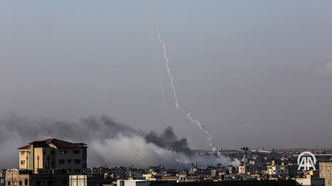 Бројот на загинати во Газа се искачи на 34.789, израелските напади продолжуваат v.aa.com.tr/3212358