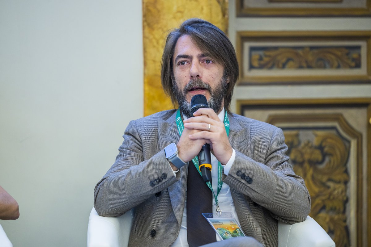#CommunitySmartBuilding Il settore ha una grande opportunità non solo sociale e ambientale ma anche economica: la nostra sfida come italiani è più complessa rispetto ai partner europei sulla conversione di interi quartieri, in una visione di lungo periodo. 
Paolo Ferrari, AD