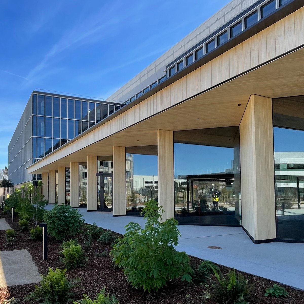 EOCengineers's tweet image. Java is nearing completion! Located in Sunnyvale, California, we worked closely with architects @mgarchitecture to provide facade design services, from the initial concept to the final stages of construction.

#engineering #facadeengineering #design #team #facade
