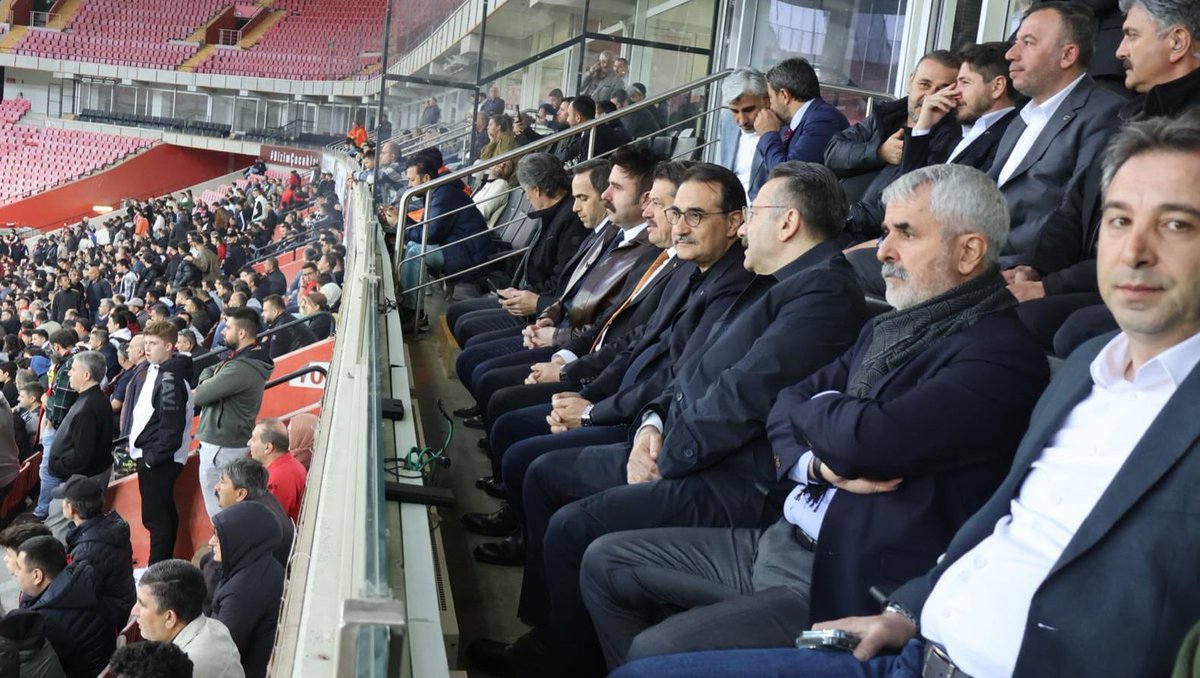 TFF 3. Lig 2. Grup Play Off 2. Tur Mücadelesi Anadolu Üniversitesi - Efeler 09 Spor mücadelesini Yeni Eskişehir Stadyumunda @ValiAKSOY ile birlikte tribünden takip ettik.