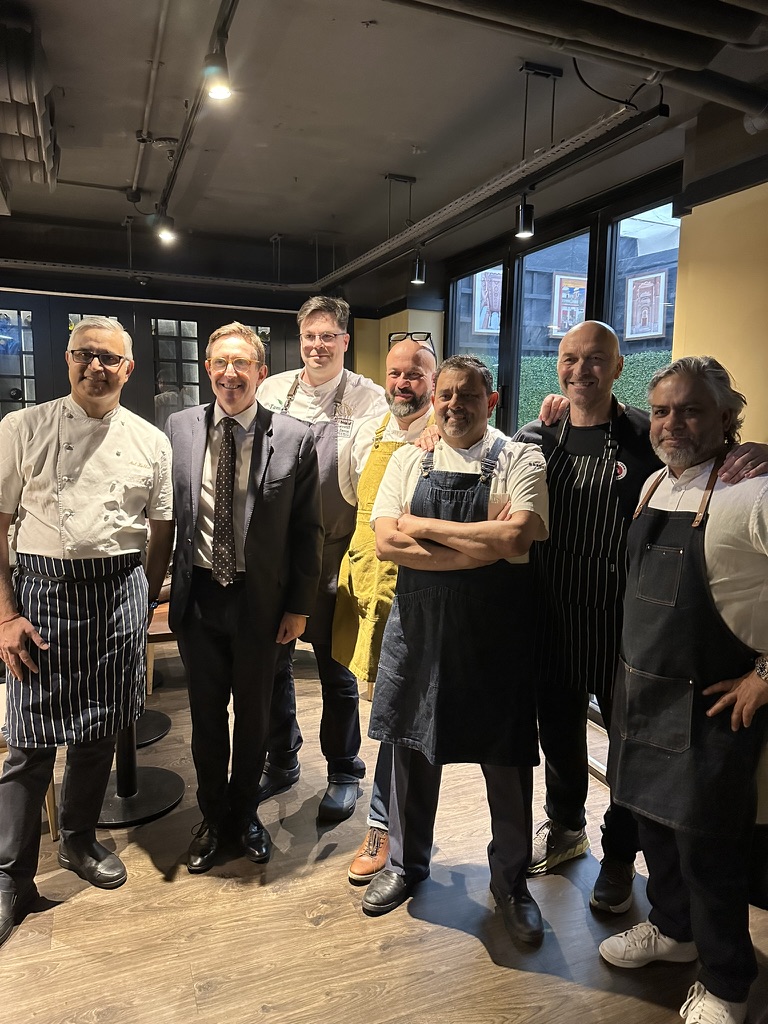 Last month an amazing chef line-up raised funds for @HospAction @kanishkamayfair. With host Atul Kochhar @BenaresLondon were @chefviveksingh, @chefcyrustodiw1, @simonrim & event mastermind, @charlieboychef, kindly supported by @dav_browning . Oodles of ££ raised & a fab dinner 🙏