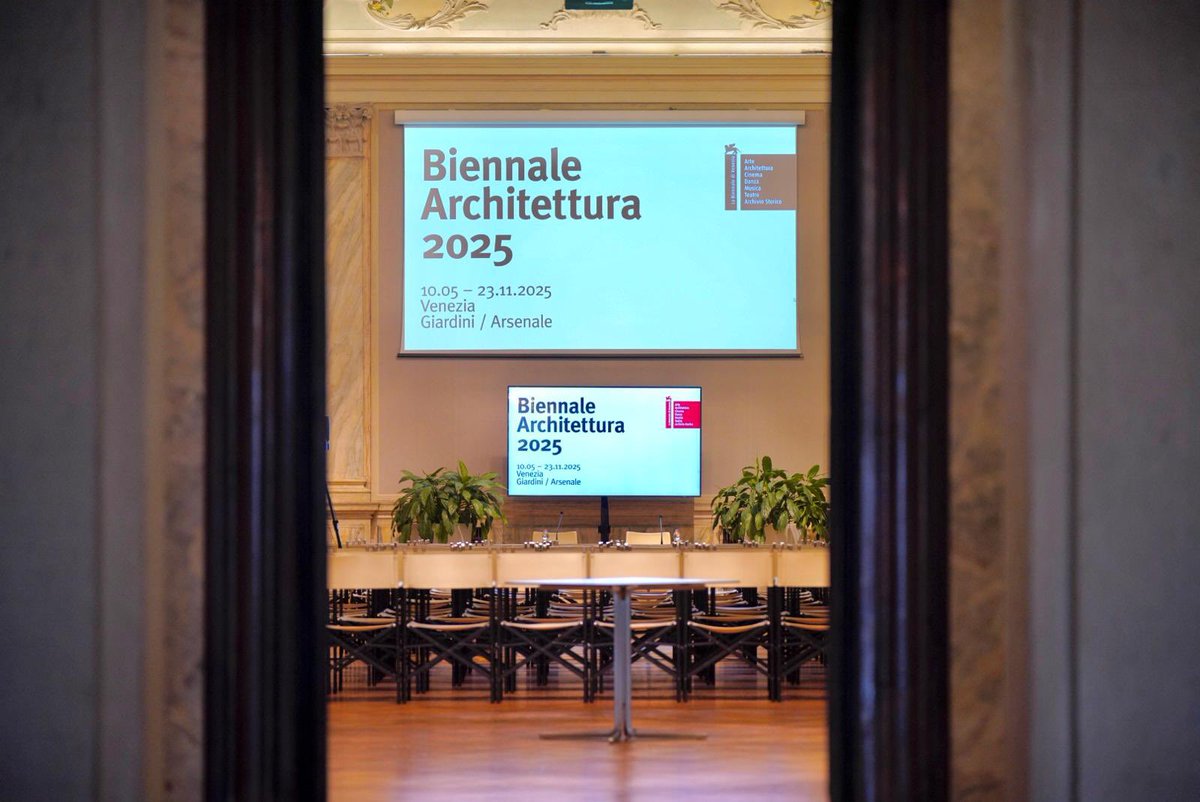 #BiennaleArchitettura2025 A pic from the Sala delle Colonne at Ca’ Giustinian: in a few minutes President #PietrangeloButtafuoco and Curator #CarloRatti (@crassociati) will unveil the title of the 19th International Architecture Exhibition. Watch the press conference (IS