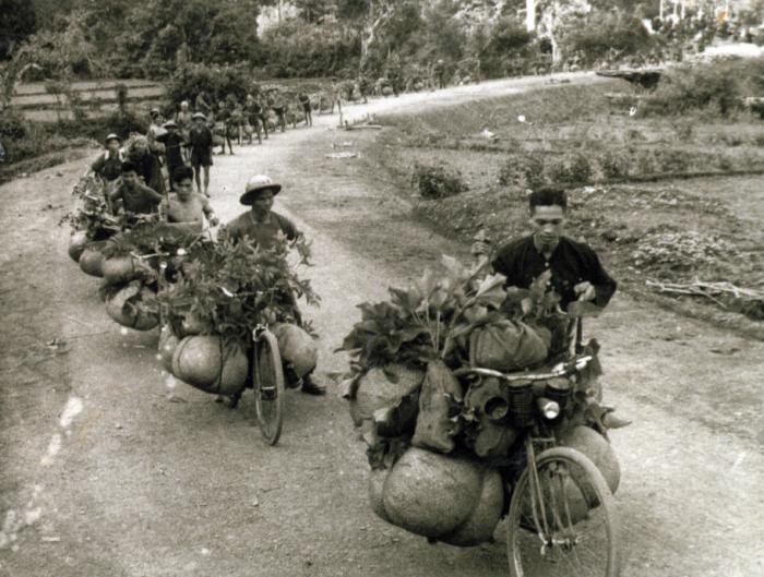 DIEN BIEN PHU
Esta batalla además de constituir una impresionante y heroica victoria vietnamita, significó la humillante pérdida del control que ejercían los franceses en sus colonias de Indochina. 
#CubaViveEnSuHistoria