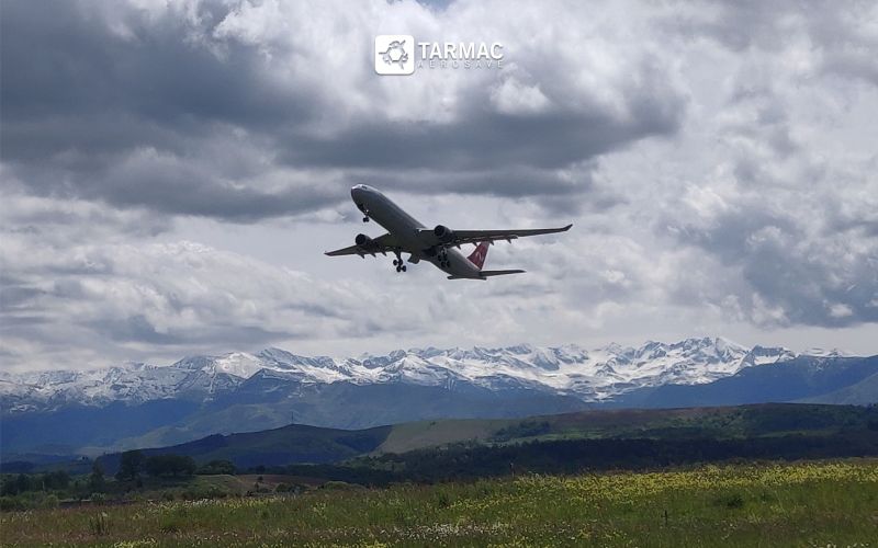 TarmacAerosave's tweet photo. #AircraftDeparture
#TakeOffTuesday for this #A330, stored and cared for in #Tarbes for 2 years! π«
The #TARMACTeam performed a range of #maintenance operations, including #EngineChange and #LandingGearChange, before returning the aircraft to service!ππΌππΌ
#AircraftStorage https://t.co/aAP31wDl0t