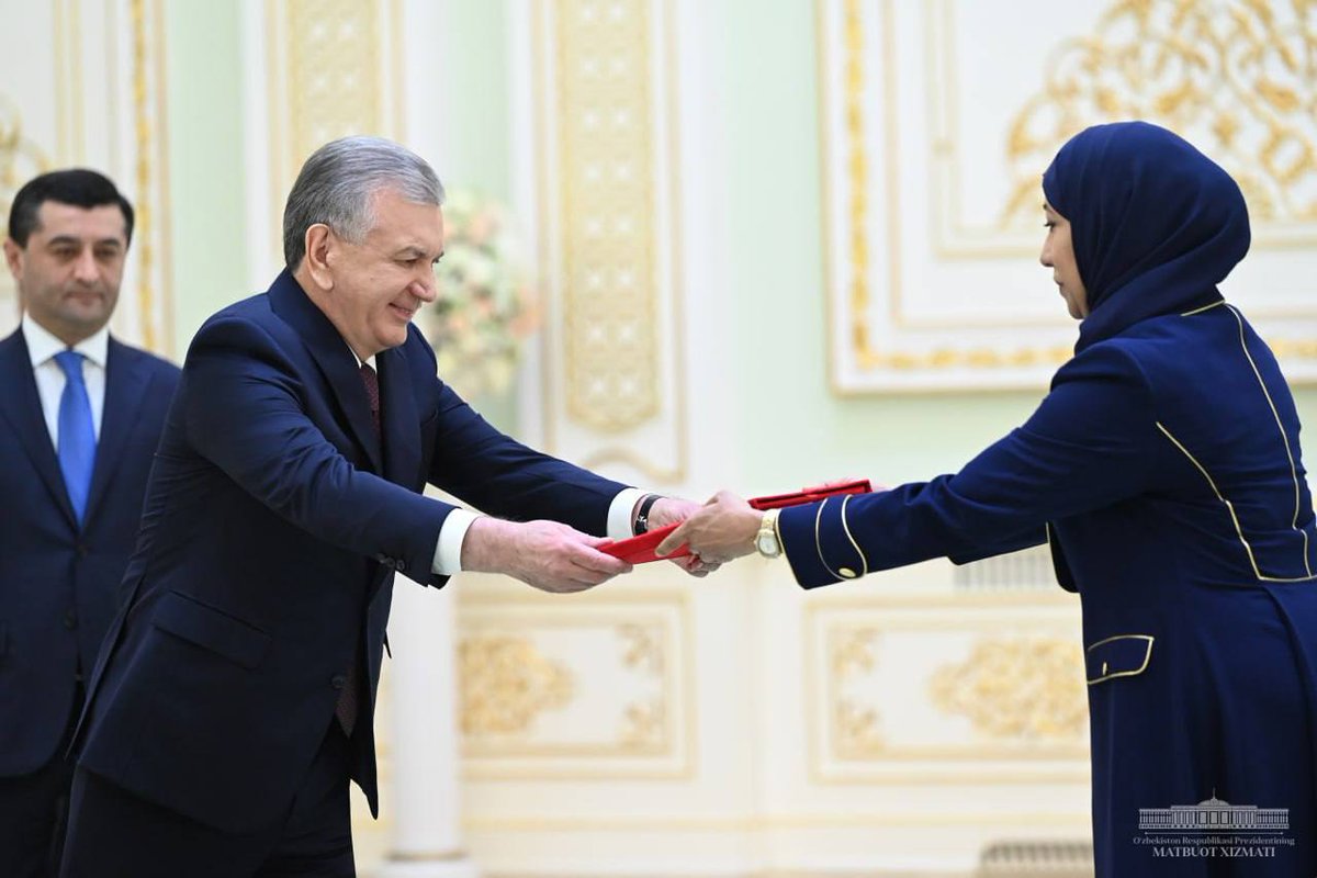 OmanEmbassyUZB's tweet photo. قدمت سعادة السيدة وفاء بنت جبر بن ناصر البوسعيدي أوراق اعتمادها لفخامة رئيس جمهورية أوزبكستان شوكت ميرضيائيف وذلك اليوم الثلاثاء الموافق ٧ مايو ٢٠٢٤م سفيرة فوق العادة ومفوضة لسلطنة عمان لدى جمهورية أوزبكستان. https://t.co/tQs2sol2rN