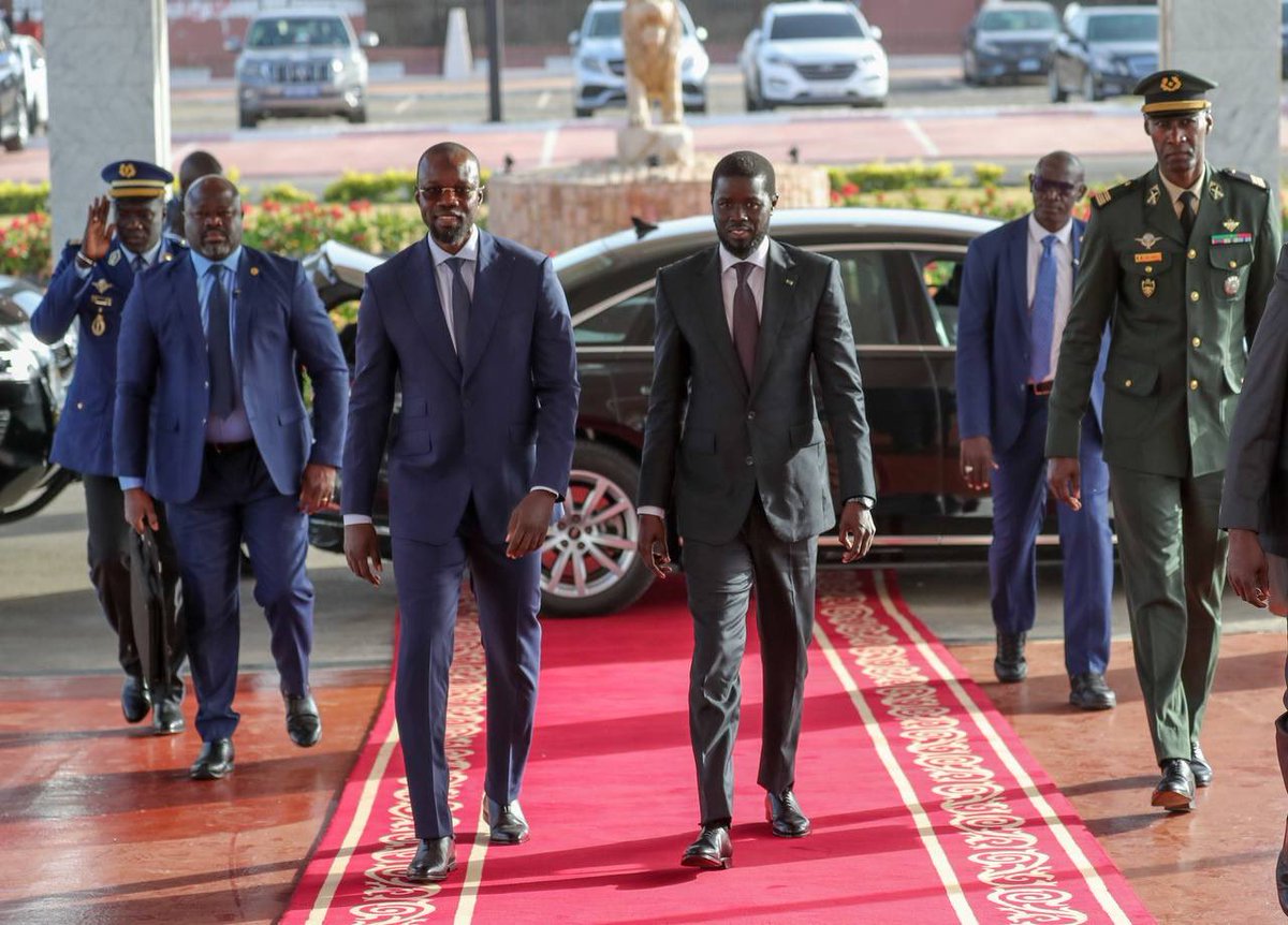 🚨🎋Son Excellence Monsieur Bassirou Diomaye Diakhar Faye a quitté Dakar ce matin en direction d'Abidjan pour entamer la 4ème étape de son agenda diplomatique.

Le Chef de l'État va s'entretenir avec son homologue,SEM Ouattara dans le dessein de consolider les liens d'amitié 🇸🇳🇨🇮