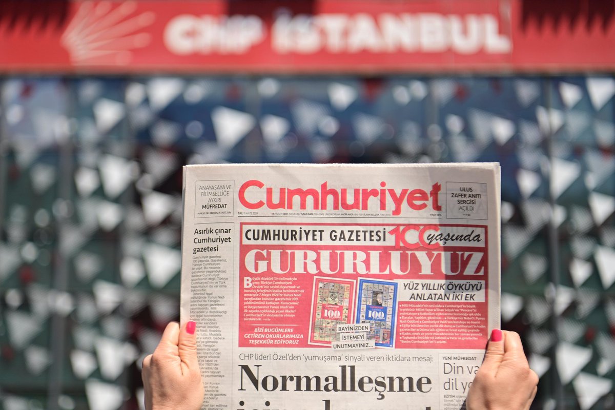 Kurtuluşun ve kuruluşun habercisi, kökleriyle yurdumuzun sesi, nabzı, hafızası olan değerimiz Cumhuriyet Gazetesi 100 yaşında. Emeği geçen tüm basın emekçilerine, tüm aydınlarımıza teşekkür ediyor, tarafsız, bağımsız ve onurlu nice 100 yıllar diliyorum.…