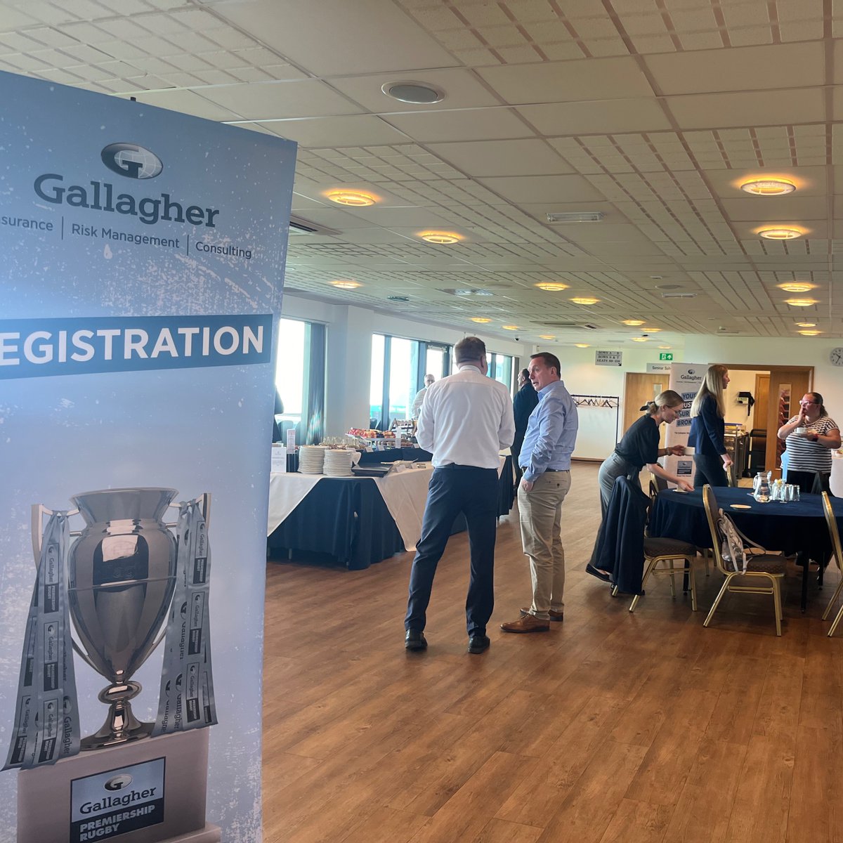 Well this is a pretty good way to start the day after the Bank Holiday! 🤤 Delicious breakfast ☀️ Views of the pitch in the sunshine 📈 Productive day ahead Great to have @GallagherUK in the Chiefs Suite today 🙌 #SandyPark #Events