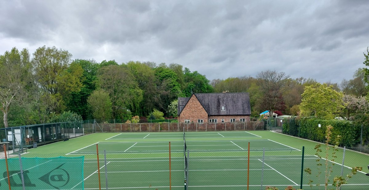 Advantage... @roegreentennis🎾

You can just about see that blue sky shining over this new installation by Leisure Surfaces! This facility in Worsley has had a bit of a refresh & the courts look fantastic! 

📸 @caddymart 

leisuresurfacesuk.co.uk

@MadeinBritainGB