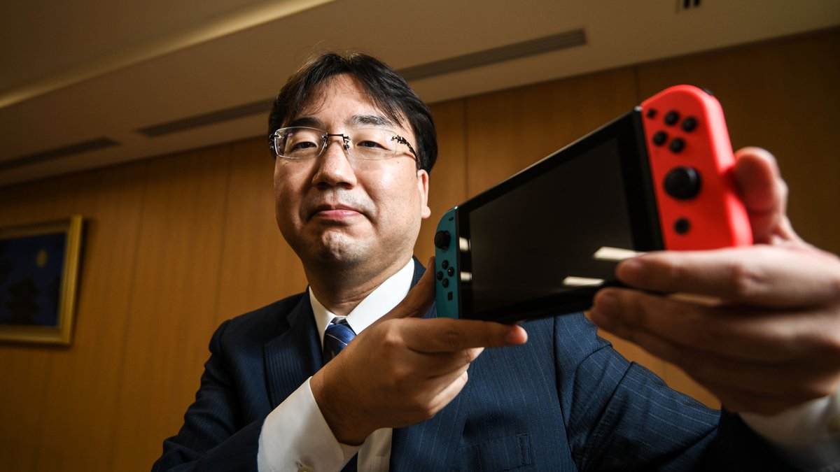 Shuntaro Furukawa, Presidente de Nintendo, anuncia formalmente que dentro de este año fiscal anunciarán detalles sobre la sucesora de la Nintendo Switch. Comentó que lamentablemente no será durante el Nintendo Direct de Junio sino más adelante. Ya son 9 años desde el anuncio de