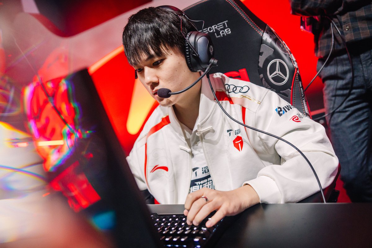 LoL Esports tweet media