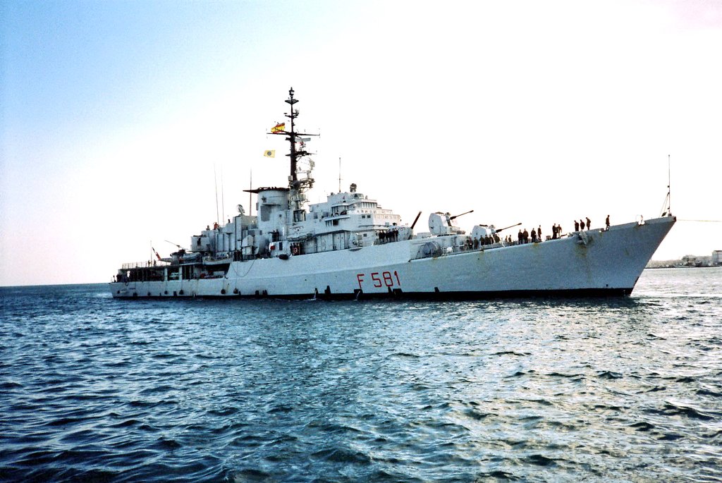 Frigates

FFH #ITSCarabiniere F581
(1968-2008) Alpino Class

📷 April 1989 #Malaga 🇪🇦

@ItalianNavy 🇮🇹