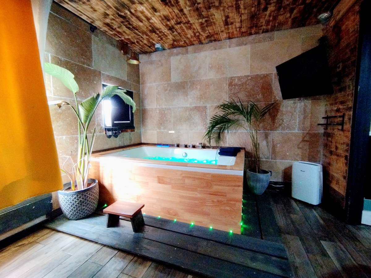 WebHidromasaje's tweet image. Bonito proyecto de #bañera #hidromasaje #jacuzzi modelo ITACA, con acabado en madera, para 2 personas. Descubre tu producto ideal en bit.ly/2BEUDBB