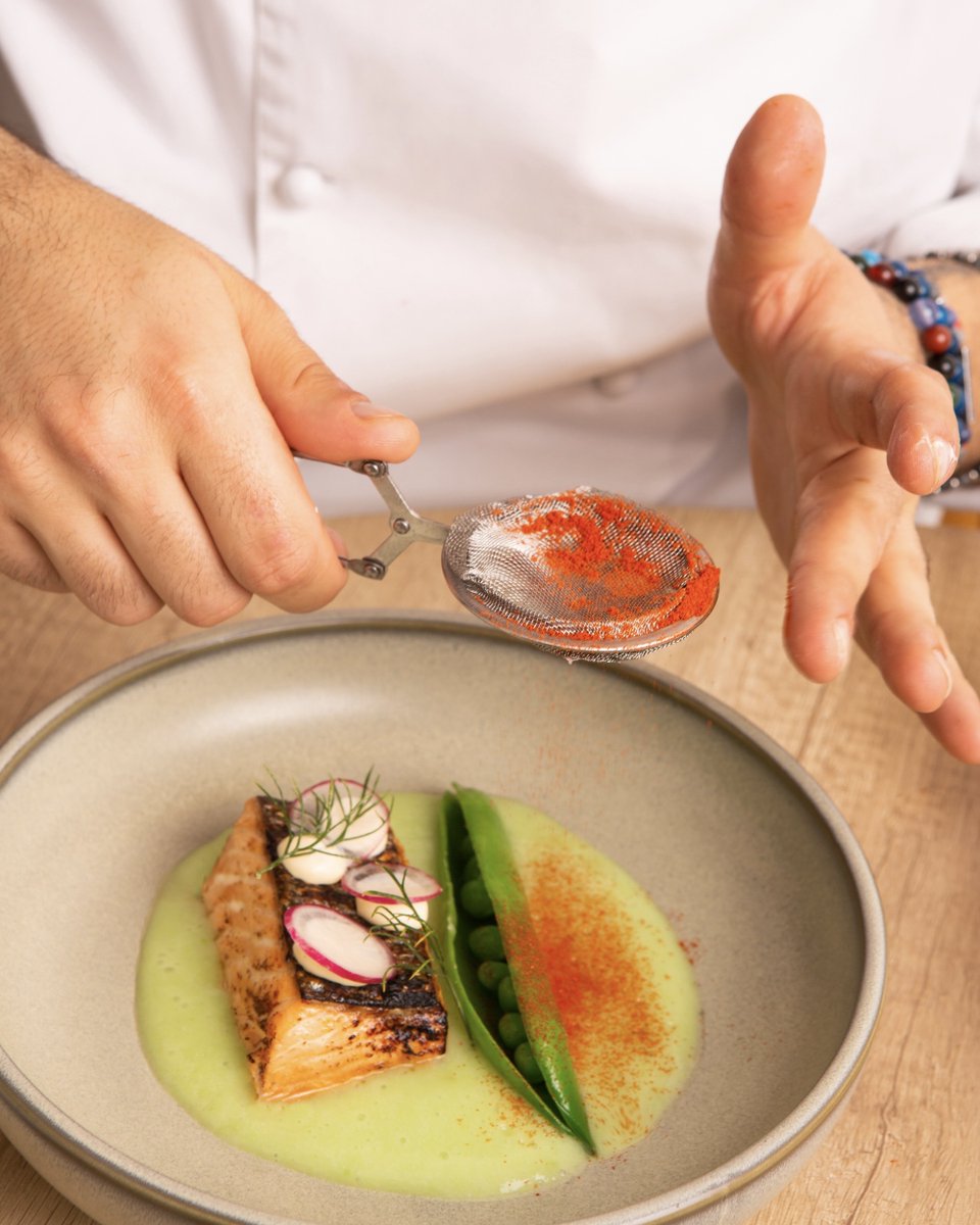 takeachef's tweet image. Heres a quick look into the Chef as he prepares wild salmon, blending tradition with innovation. 🍽️✨ #TakeaChef #Chefathome.