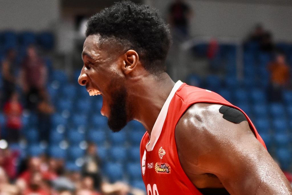 Jehyve Floyd joins Bnei Herzliya. The @HCrossMBB big man played with Hapoel Gilboa Galil in 2020/21 and then featured for Panathinaikos and Fenerbahce and has played in Turkey since December 2021. Welcome Back to Israel @jehyve_floyd & Good Luck at @BHerzliya! Photo @dovster9