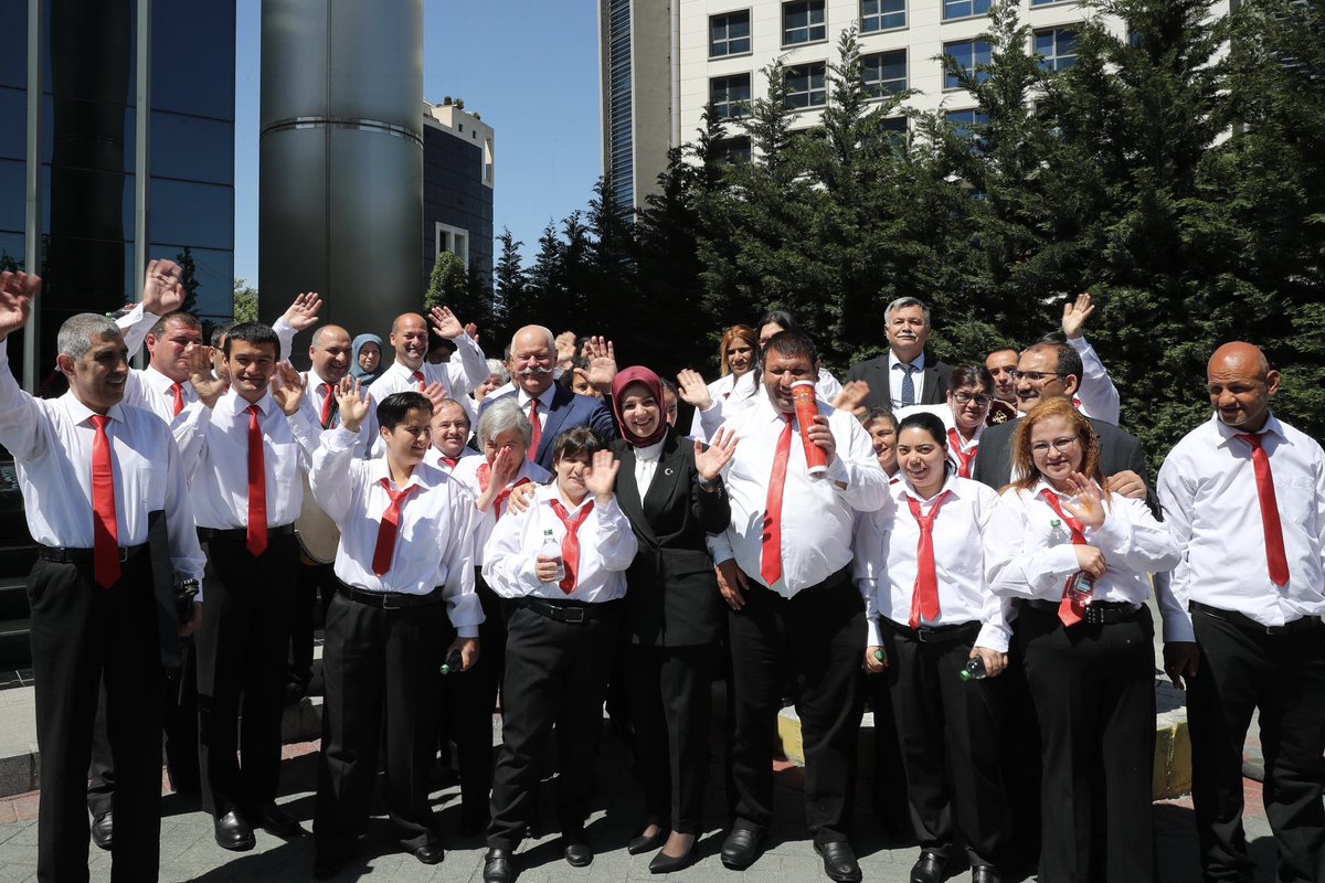 📍 Macaristan ve Türkiye’de Aile Yapısının Güçlendirilmesine Yönelik Yaklaşımlar Paneli Tarihi ve kültürel bağlara sahip olduğumuz Macaristan ile aile kurumunu güçlendirmek adına yürüttüğümüz çalışmaları istişare etmek için düzenlenen panelin açılış programına katıldık.