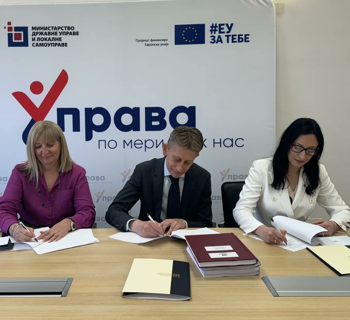 Досадашњи министар државне управе и локалне самоуправе др Александар Мартиновић предао је данас дужност новоизабраној министарки Јелени Жарић Ковачевић. <a href="/jecazaric/">Jelena Žarić Kovačević</a>

➡️ mduls.gov.rs