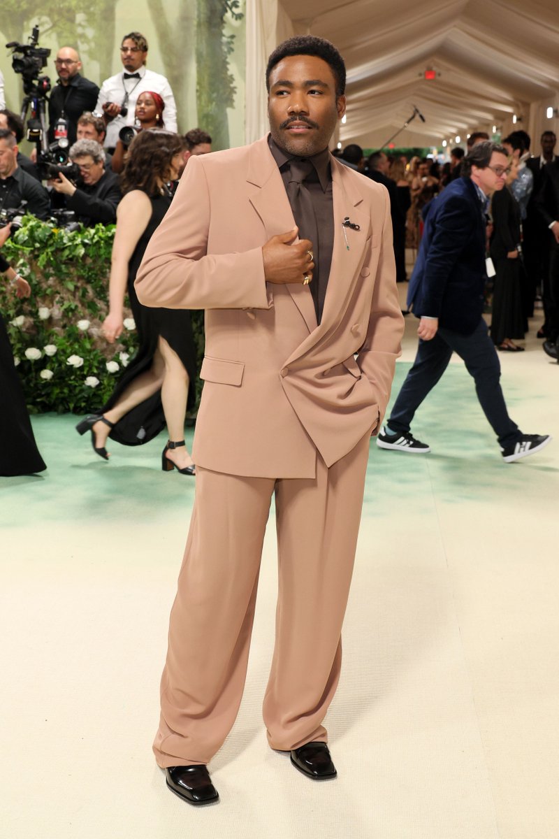 Donald Glover wearing Saint Laurent
Met Gala 2024 

#YSL #YvesSaintLaurent #SaintLaurent #DonaldGlover
