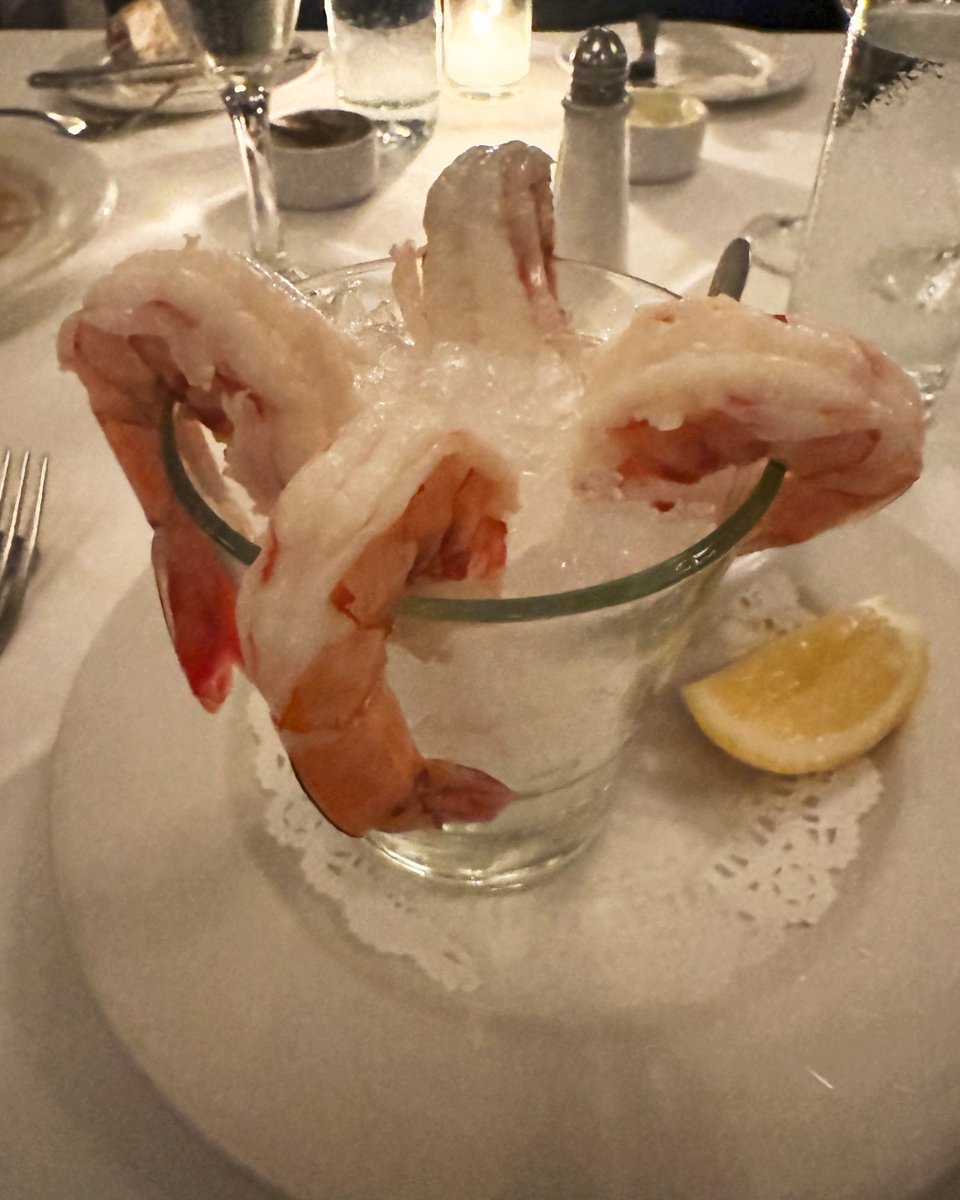 Our @mannysbistrony jumbo shrimp cocktail by candlelight — 😍✨. Bon appetit! . . #mannysbistro #mannysbistrony #shrimpcocktail #shrimp #jumboshrimp #jumboshrimpcocktail #seafood #nyc #appetizers #newyork #nomnomnom #nomnom #bonappetit #nomnom24x7