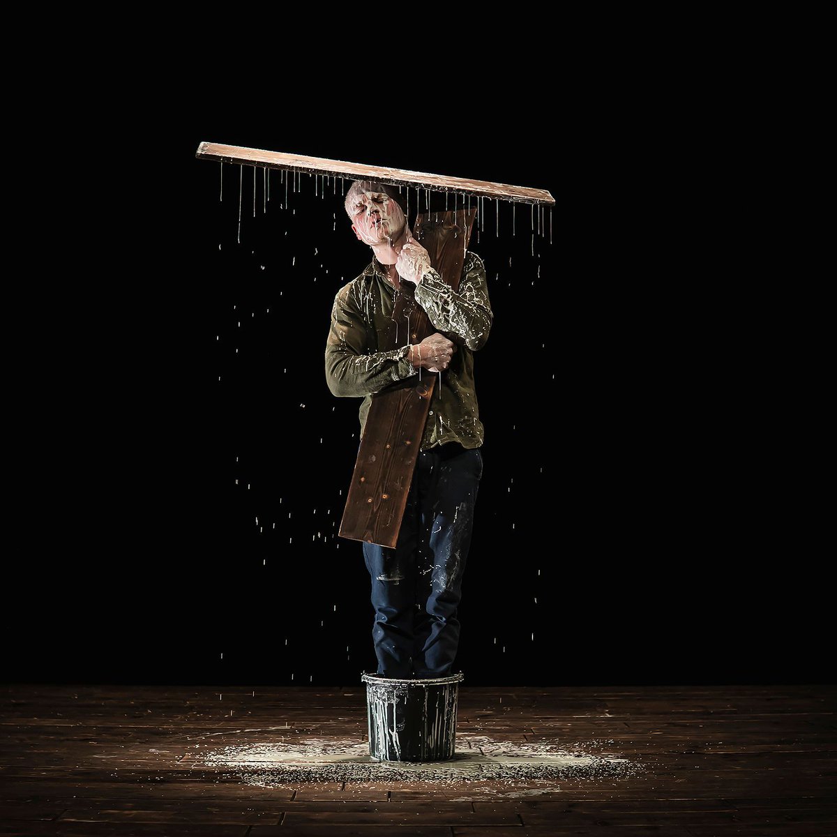 Sawdust Symphony explores the human desire to create and the tragedy of work. The artists' passion for crafting, juggling and fresh wood transport you into a unique DIY experience where carpentry and circus collide at #ZOO24 #edfringe. Tickets via buff.ly/3y7UMfz